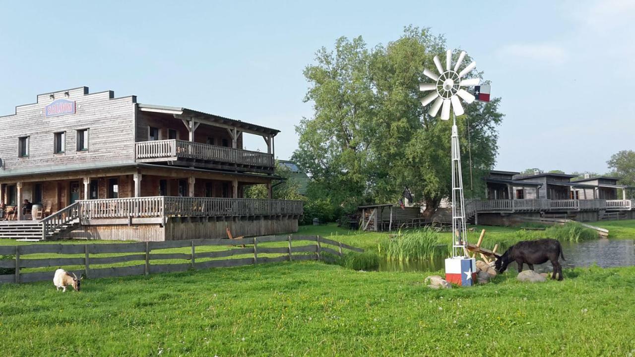 Horse Lake Ranch Neuendorf  Bagian luar foto