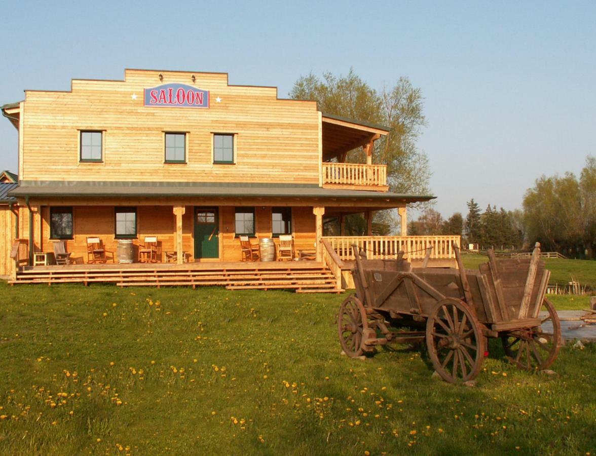Horse Lake Ranch Neuendorf  Bagian luar foto