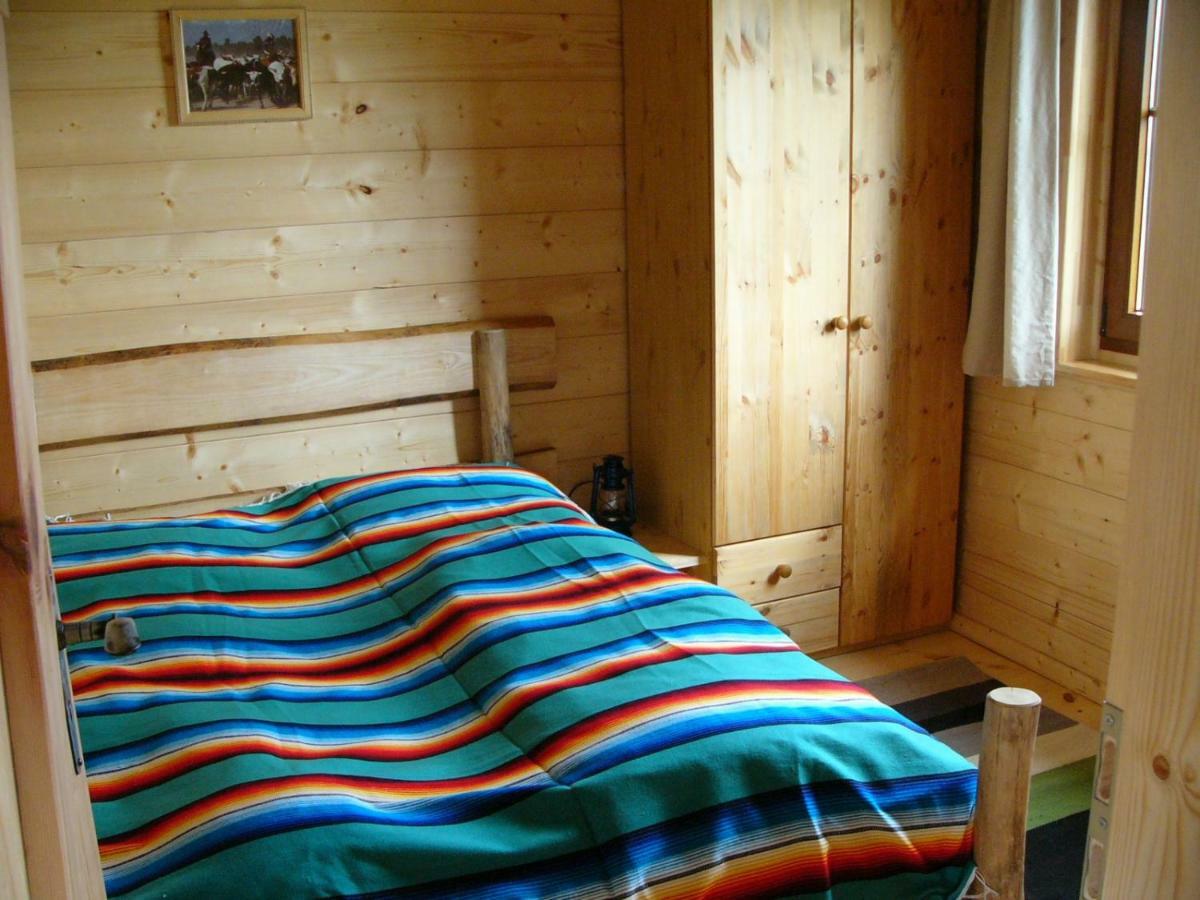 Horse Lake Ranch Neuendorf  Bagian luar foto